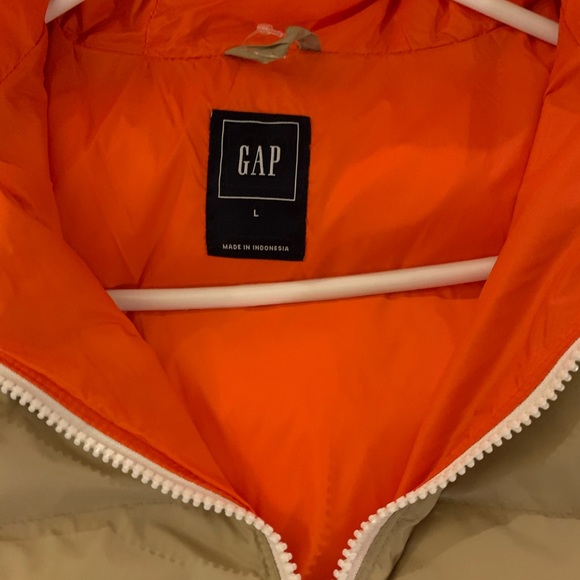 Women’s Gap puffer jacket - Picture 2 of 5